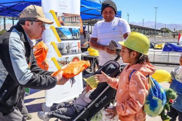 Trabajadores de Operaciones Norte de Codelco entregaron más de 1.500 kits de útiles escolares