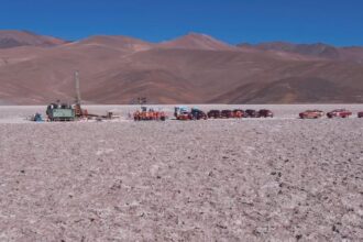 Enami anuncia a seis empresas internacionales en proceso de negociación para proyecto de litio Salares Altoandinos