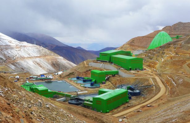 Huelga de trabajadores en mina Caserones: demandas y consecuencias de la alianza con BHP