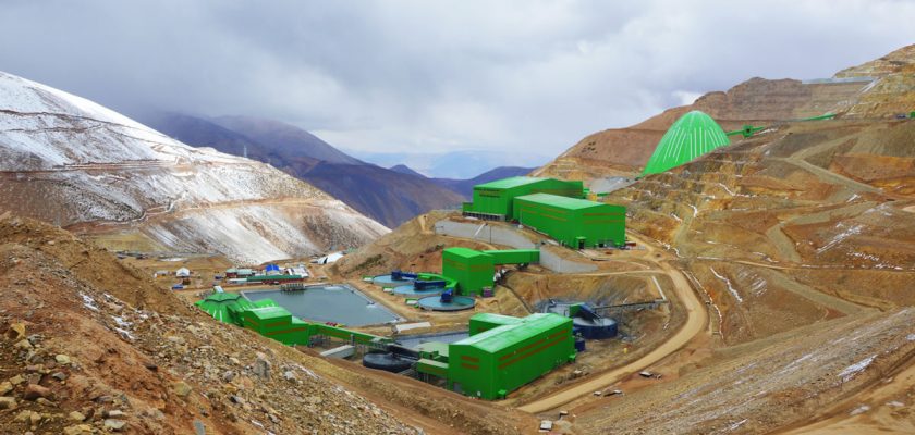 Huelga de trabajadores en mina Caserones: demandas y consecuencias de la alianza con BHP