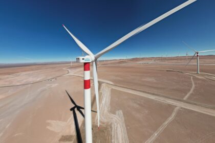 ENGIE energiza el primer aerogenerador del Parque Eólico Lomas de Taltal