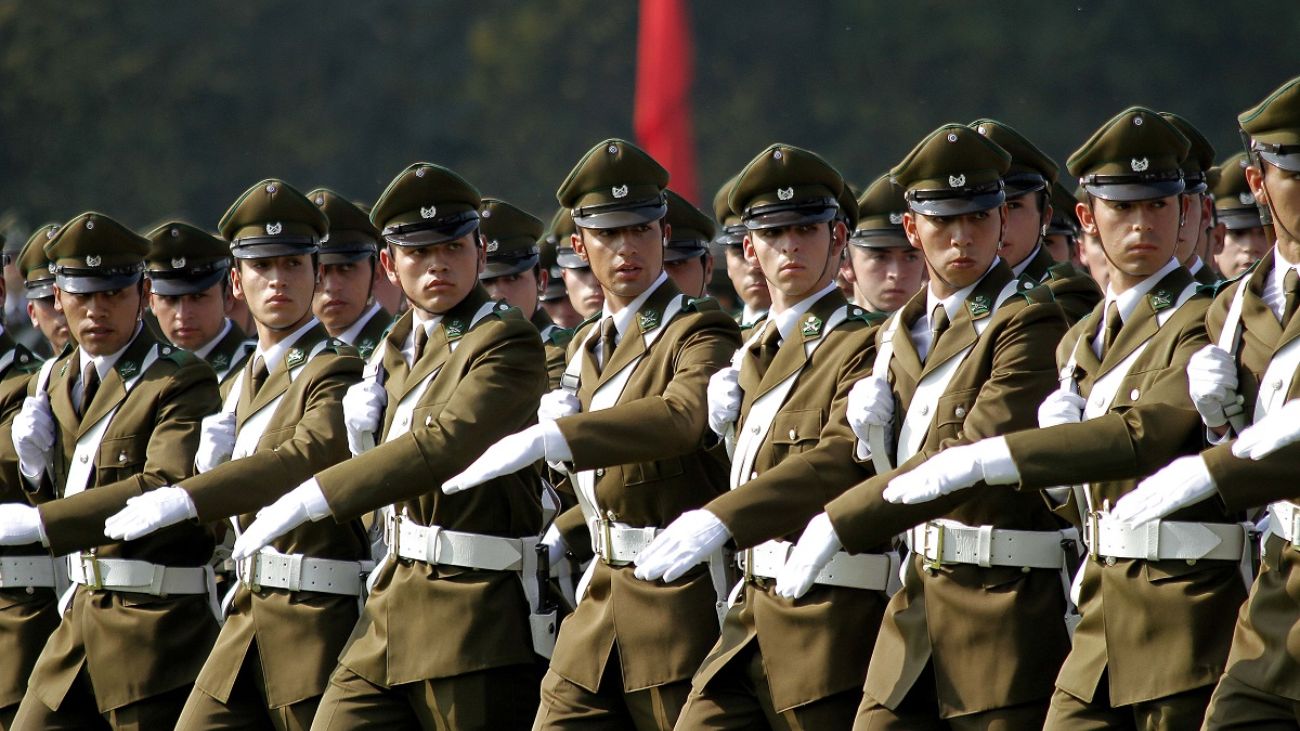 ¿Te interesa postular a la Escuela de Carabineros? Estos son los sueldos que reciben los funcionarios