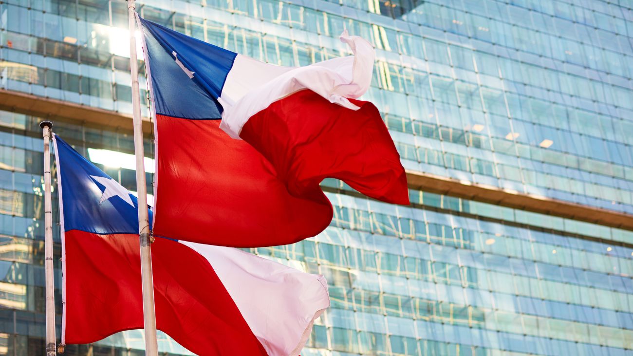 Cuál es la multa por no izar la bandera chilena en las casas durante las fechas patrias