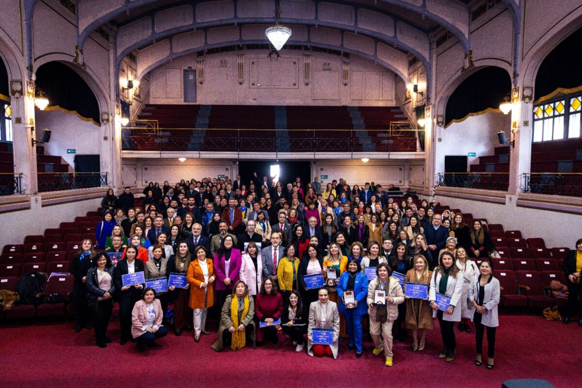 Premio "Karen Poniachik: Mujer destacada en minería 2024" y avances en inclusión laboral