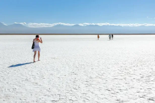 El hundimiento del Salar de Atacama por extracción de salmuera y litio