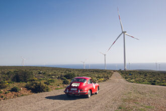 Éxito en el paso del Rally 500K de autos antiguos por el Parque Eólico Punta Sierra de Pacific Hydro Chile