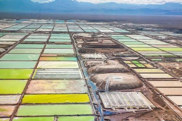 SQM contesta a Tianqi en la justicia: señala que sus acusaciones son "infundadas" y defiende acuerdo con Codelco