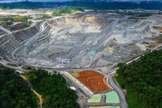 Exportación de cobre almacenado en Panamá tras cierre de mina.