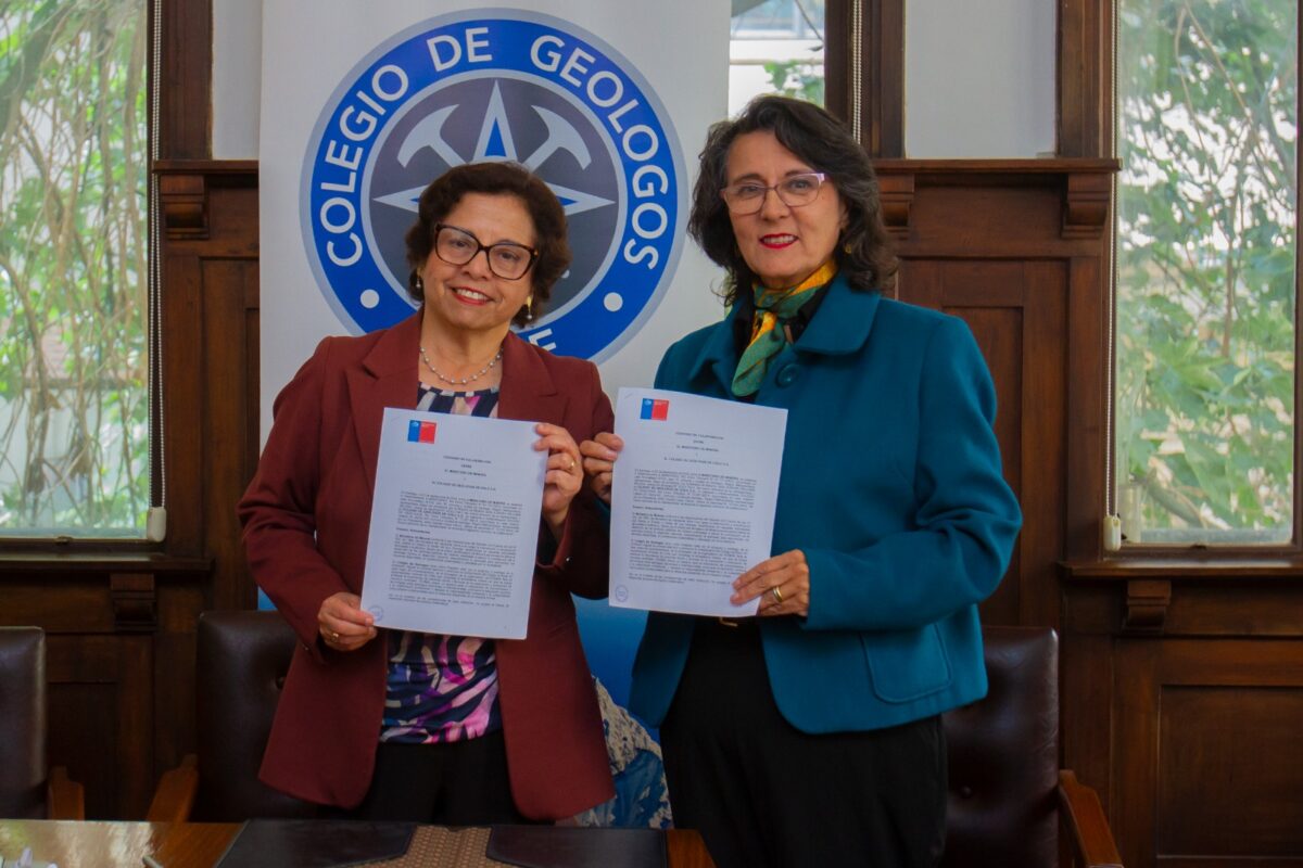 Colegio de Geólogos de Chile y Ministerio de Minería firman convenio de Colaboración