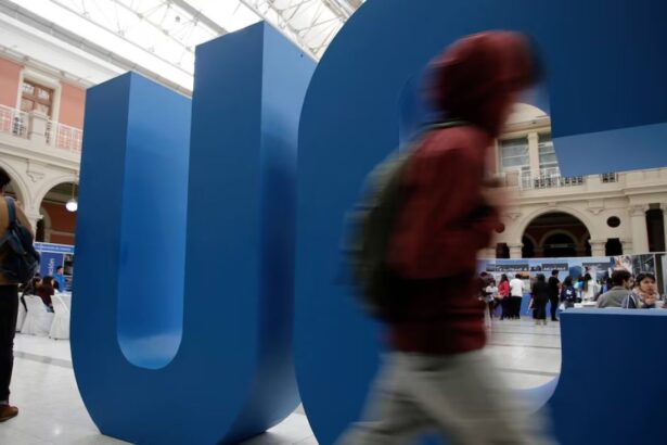 ¿Quieres trabajar en la Universidad Católica de Chile? Estos son los cargos a los que puedes postular