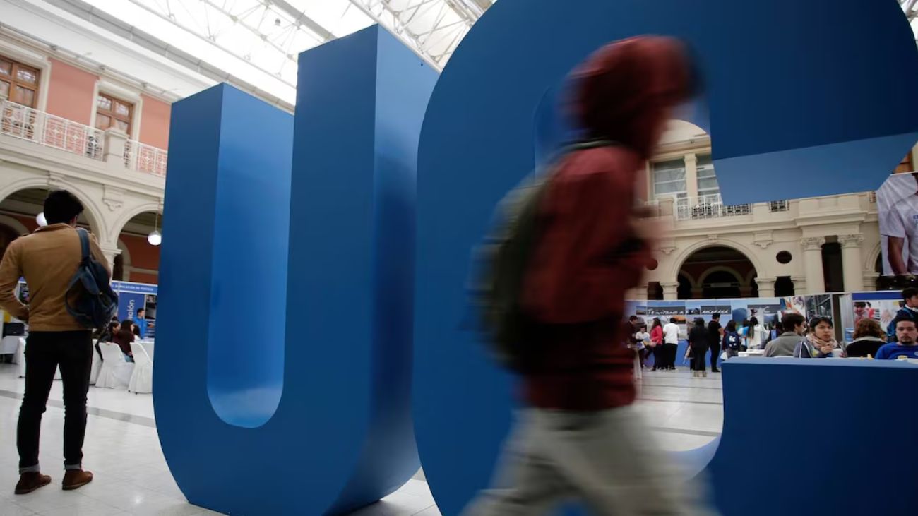 ¿Quieres trabajar en la Universidad Católica de Chile? Estos son los cargos a los que puedes postular