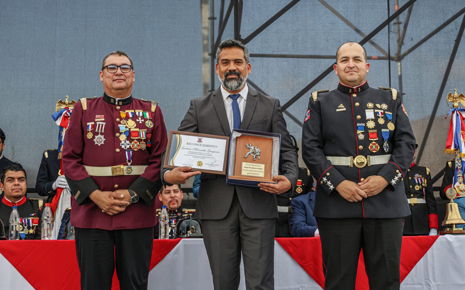 Collahuasi recibe distinción en 149° aniversario del Cuerpo de Bomberos de Iquique