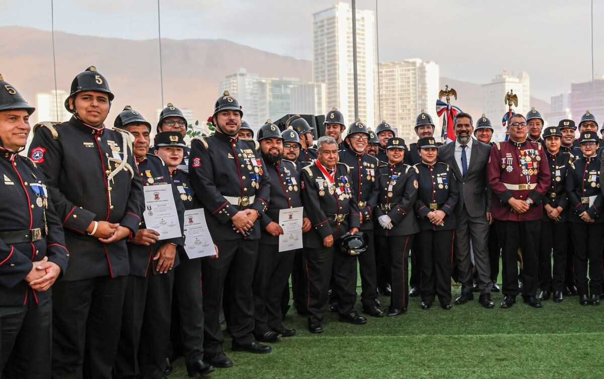 Collahuasi recibe distinción en 149° aniversario del Cuerpo de Bomberos de Iquique