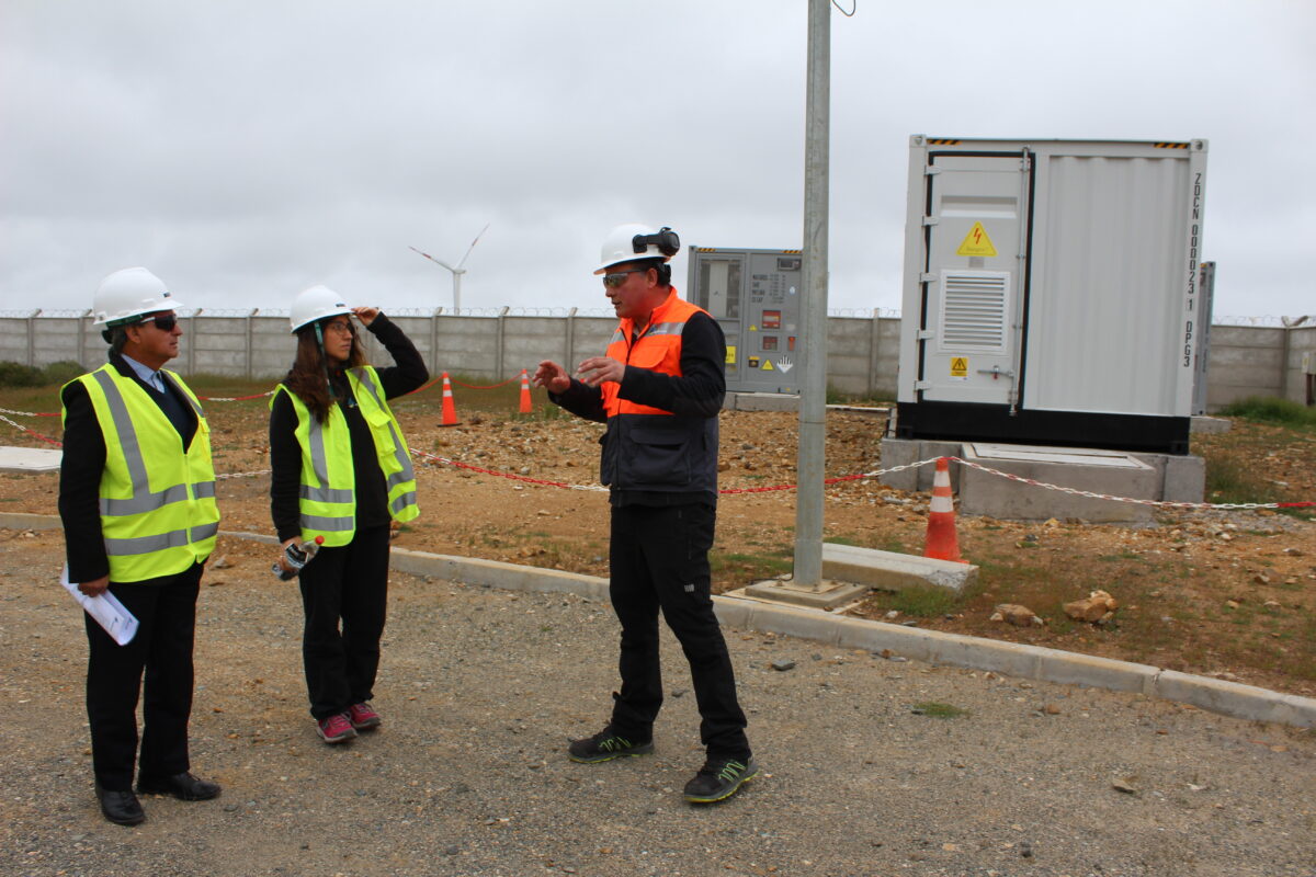 Seremi de Energía constata avances en proyecto de almacenamiento del parque eólico Punta Sierra