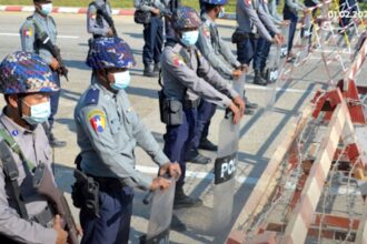 Rebeldes toman minas de tierras raras en Myanmar amenazando suministro a China