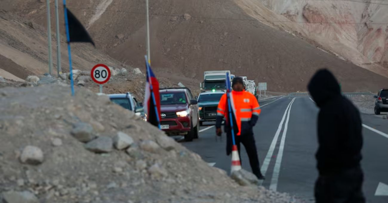 Trabajadores de Quiborax mantienen protesta por paralización de faenas en Región de Arica