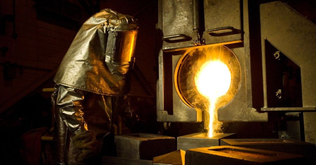 Desafíos para mineras de oro: caída en acciones y costos impactan industria