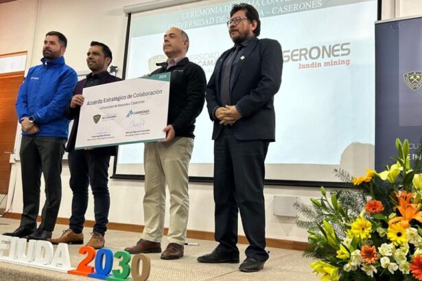 Caserones y la Universidad de Atacama concretan alianza para fortalecer a la Facultad de Ingeniería