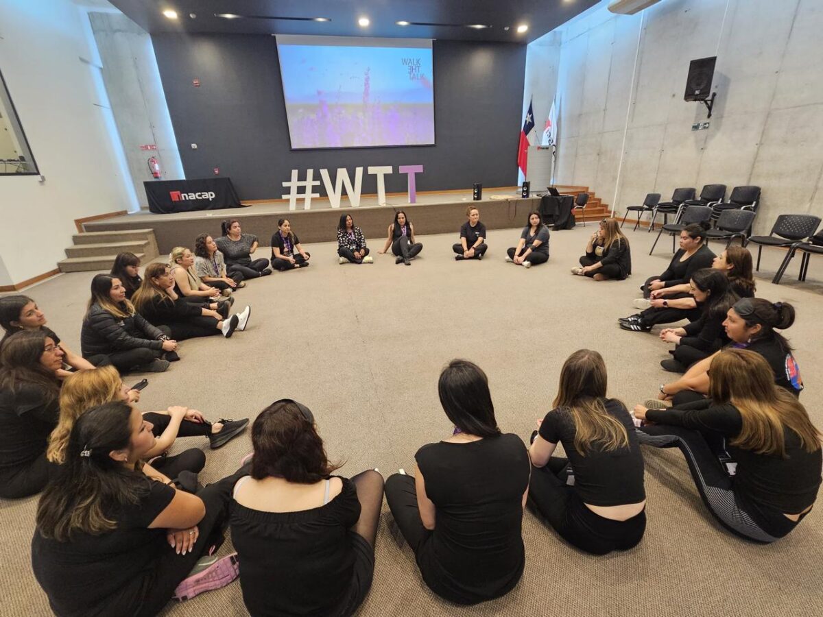 Mujeres de la Región de Antofagasta Reciben Formación en Liderazgo y Transición Energética