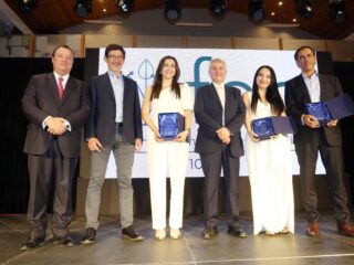 Dominique Viera Peñailillo, Vicepresidenta de Operaciones de Metaproject Group, recibe el Premio FEC Jóvenes