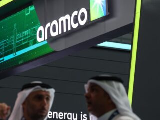 Aramco emite bonos para financiar dividendos progresivos en Vision 2030