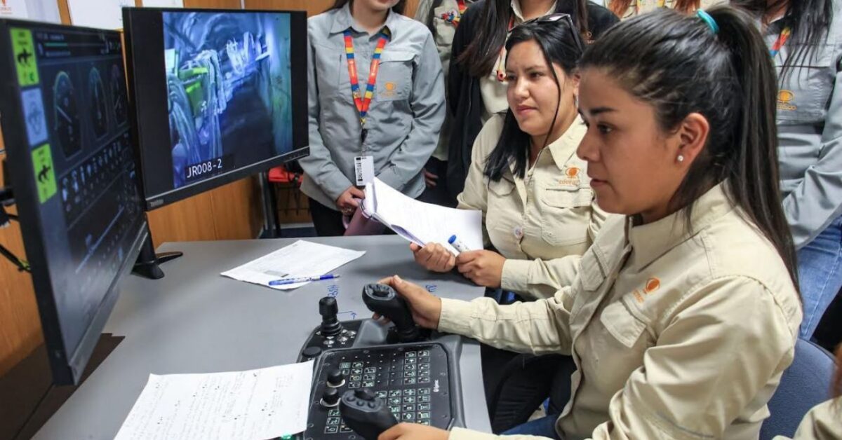 Innovación en Minas: Aprendices Operan Maquinaria a 30 Kilómetros