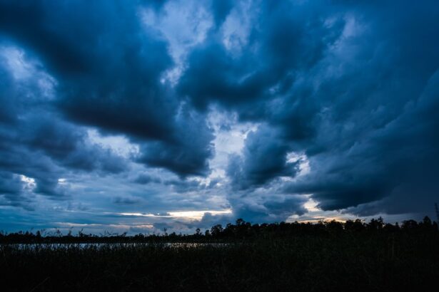 Sistema frontal con río atmosférico e isoterma cero alta llegará a seis regiones de Chile durante el viernes