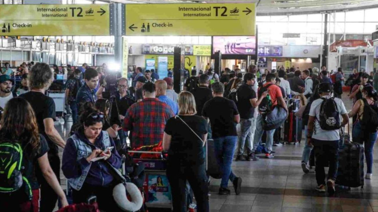 Trabajadores de DGAC confirman "ralentización indefinida" en aeropuertos: comenzará este viernes