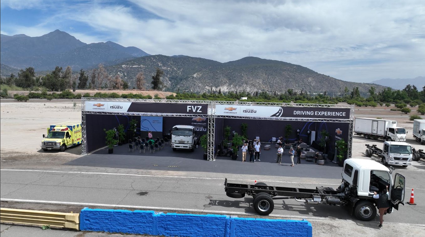 Conductores de camiones ponen a prueba modelos de Chevrolet y aprenden técnicas de conducción eficiente