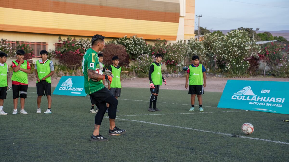 Futbolista iquiqueño Brayan Cortés impartió clínicas deportivas a niños de la comuna de Pica