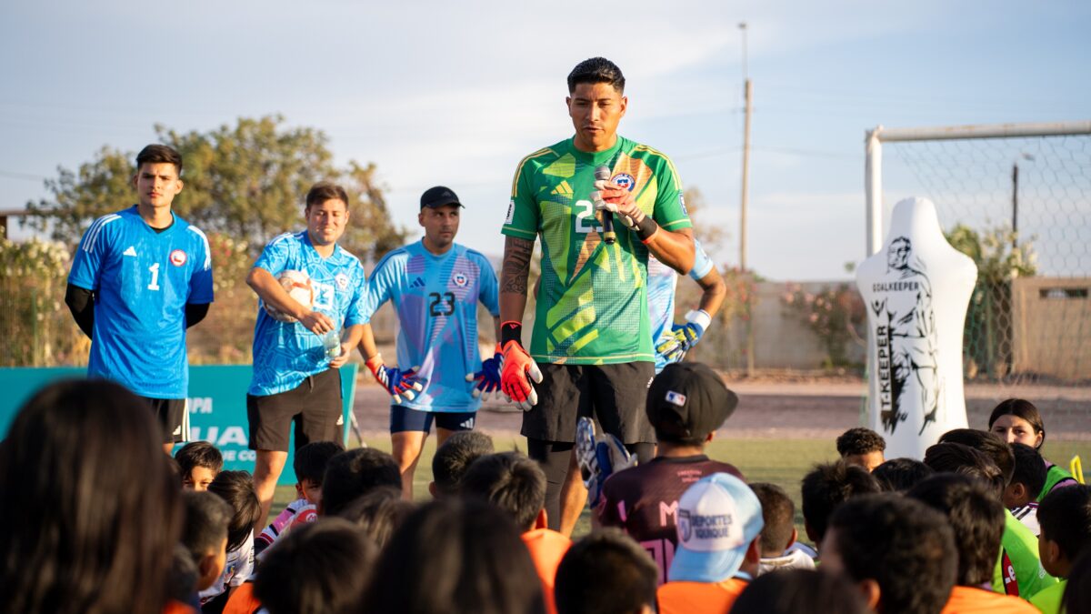 Futbolista iquiqueño Brayan Cortés impartió clínicas deportivas a niños de la comuna de Pica