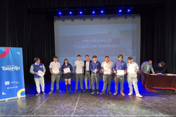 120 estudiantes de Casablanca se certifican para un futuro en la industria minera: FLS y Vetas de Talento finalizan Programa de Formación Temprana en Liceo Manuel de Salas