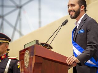 El Salvador analiza suspender la prohibición de minería de metales