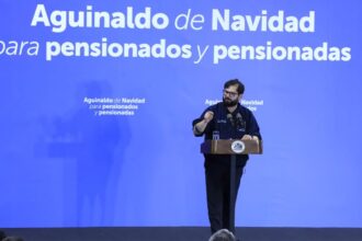 Presidente Boric anuncia aguinaldo navideño para 2.7M pensionados