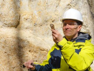 Estudiantes de Geología Exploran Mina Doña Elba y Descubren el Impacto de la Ciencia en la Minería