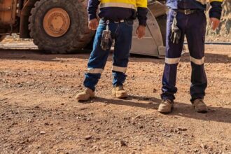 Newmont anuncia despidos clave en reestructuración para aumentar eficiencia y competitividad en la industria minera del oro