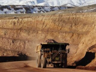 Newmont Corp. anuncia nuevos despidos en su estructura corporativa para optimizar costos y mejorar eficiencia