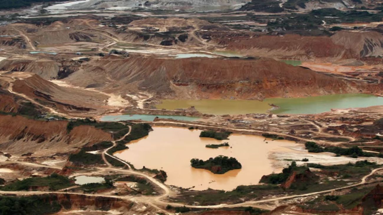 Homar Lozano insta a incentivar la inversión privada para la rehabilitación de 6,001 pasivos ambientales mineros en Perú