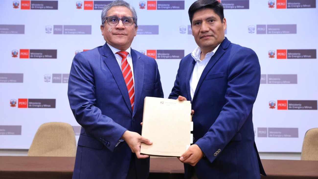 Pan American Silver y Mineros Artesanales en Perú Firman Contratos Históricos para la Formalización y Convivencia Minera