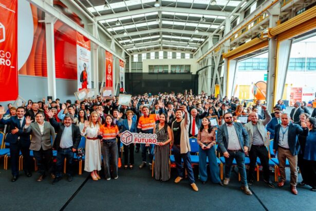 Más de 2.300 estudiantes se gradúan del programa Código Futuro impulsado por Escondida | BHP en Antofagasta: Fortaleciendo futuros en la industria minera