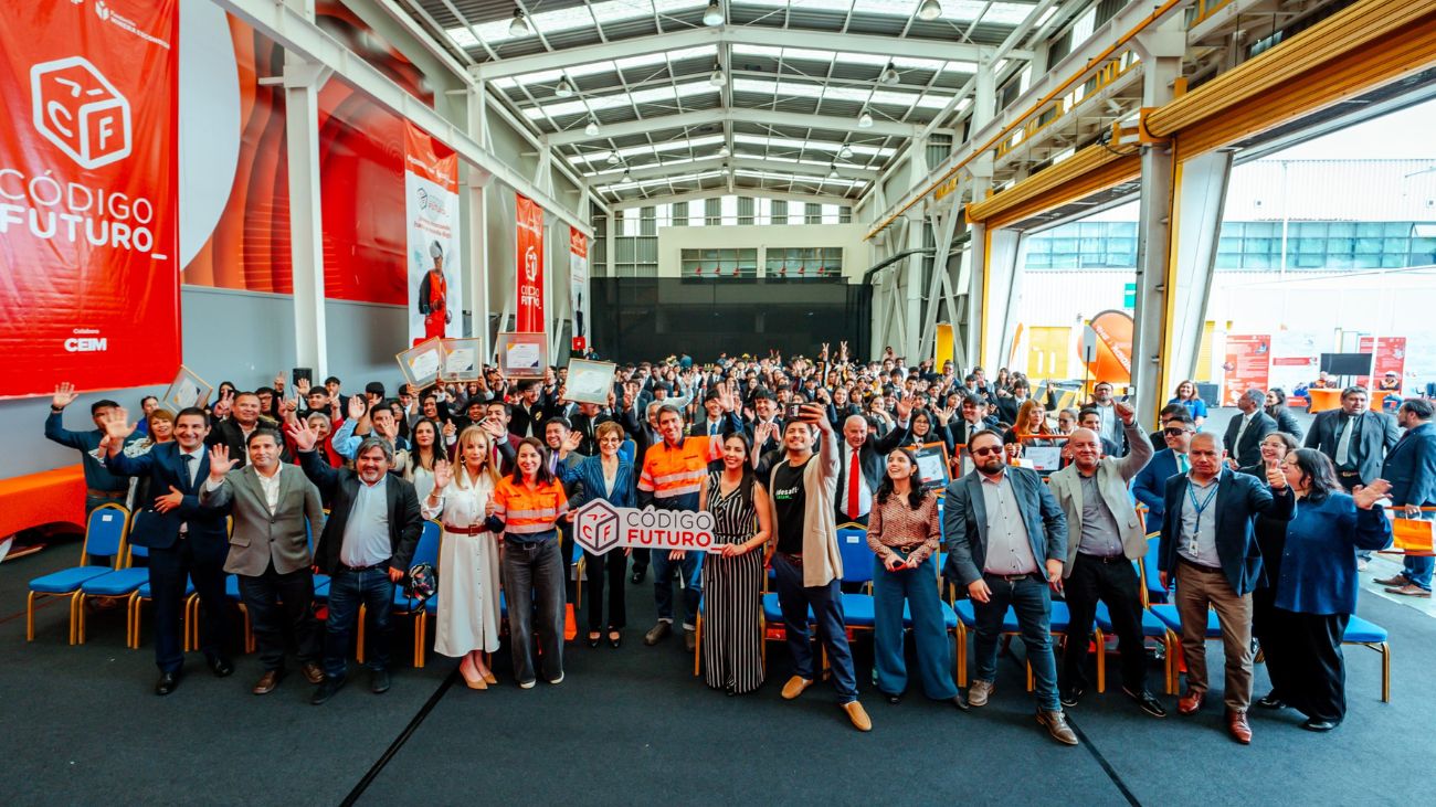 Más de 2.300 estudiantes se gradúan del programa Código Futuro impulsado por Escondida | BHP en Antofagasta: Fortaleciendo futuros en la industria minera