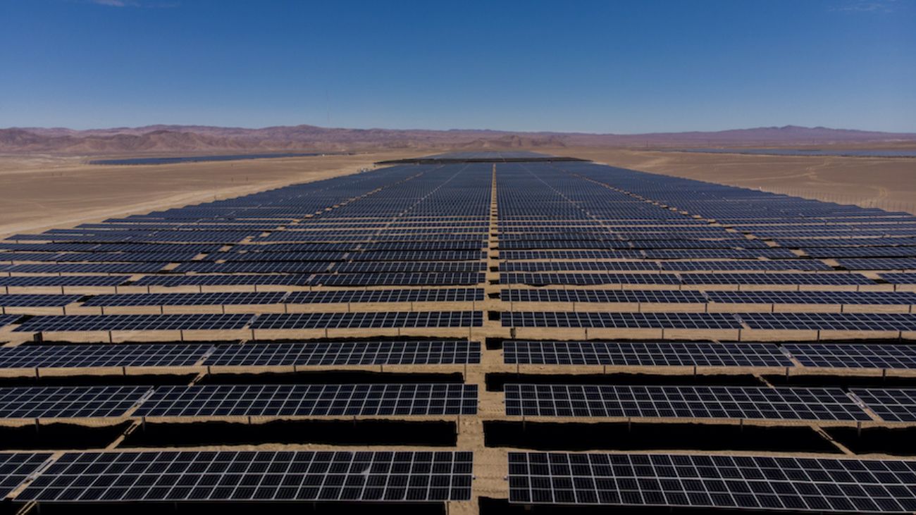 Grenergy asegura $299M para expandir proyecto solar Oasis de Atacama con respaldo de bancos globales