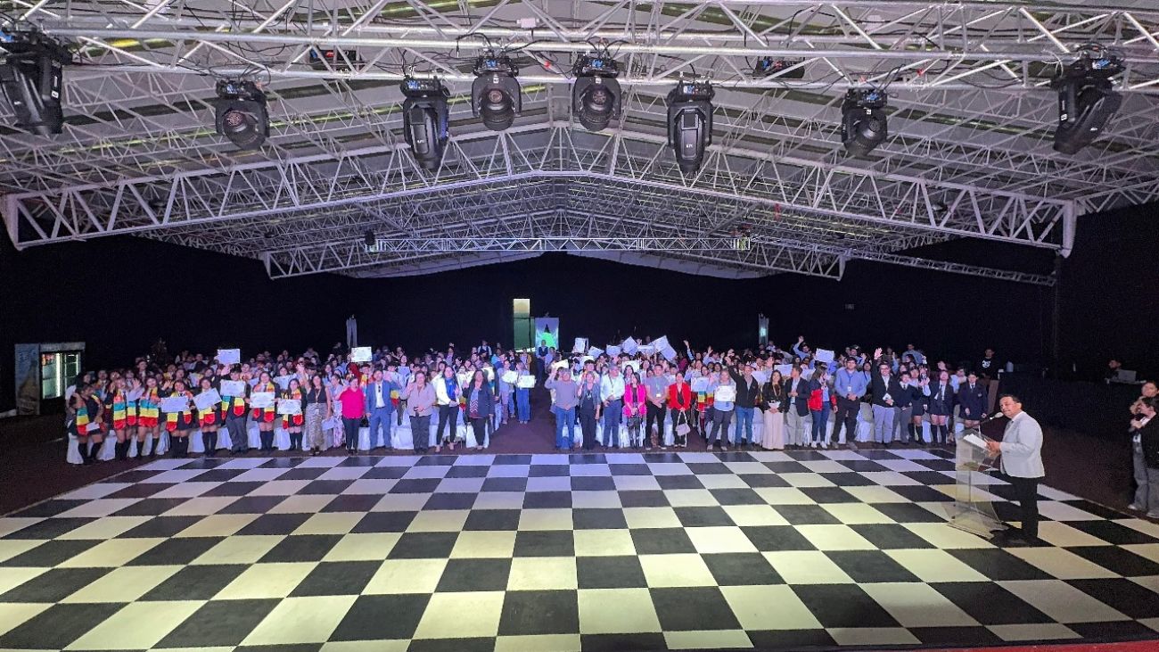 120 Jóvenes Graduados de la Escuela de Líderes para la Minería: Un Futuro Prometedor en el Sector