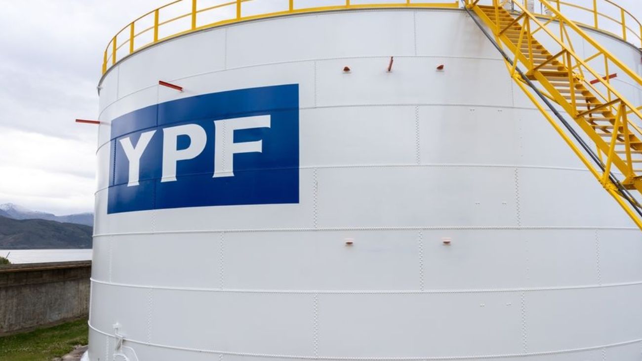 YPF fortalece su posición en Vaca Muerta con la adquisición de participaciones de ExxonMobil y Qatar Energy en Sierra Chata