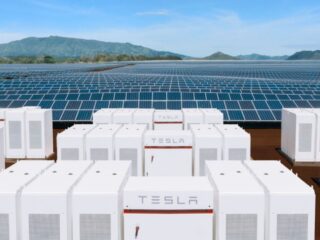 Tesla y Colbún lanzan megaproyecto de almacenamiento energético en Chile, impulsando la transición a energías renovables