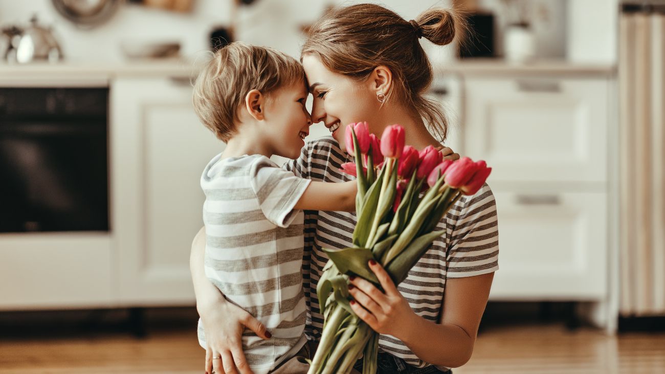 Diciembre Trae Nuevos Beneficios Estatales para Madres: Descubre los Bonos y Subsidios Disponibles