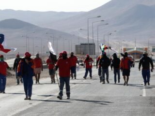 En Escondida ya celebran Navidad: Trabajadores consiguen el bono más alto de la historia de la minería