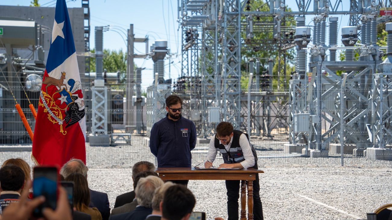 Presidente Gabriel Boric promulga Ley de Transición Energética para impulsar renovables y empleo en Chile