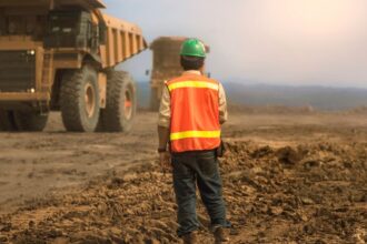 Estudio Detalla Sueldos de Ejecutivos en Chile: Minería y Tecnología Lideran la Lista