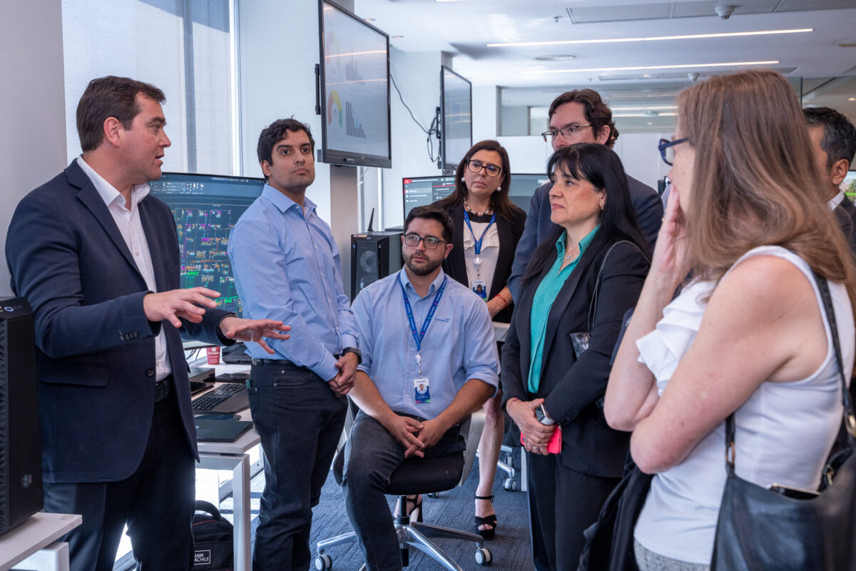 Superintendenta de Electricidad y Combustibles visita Centro de Monitoreo de Activos de Transelec